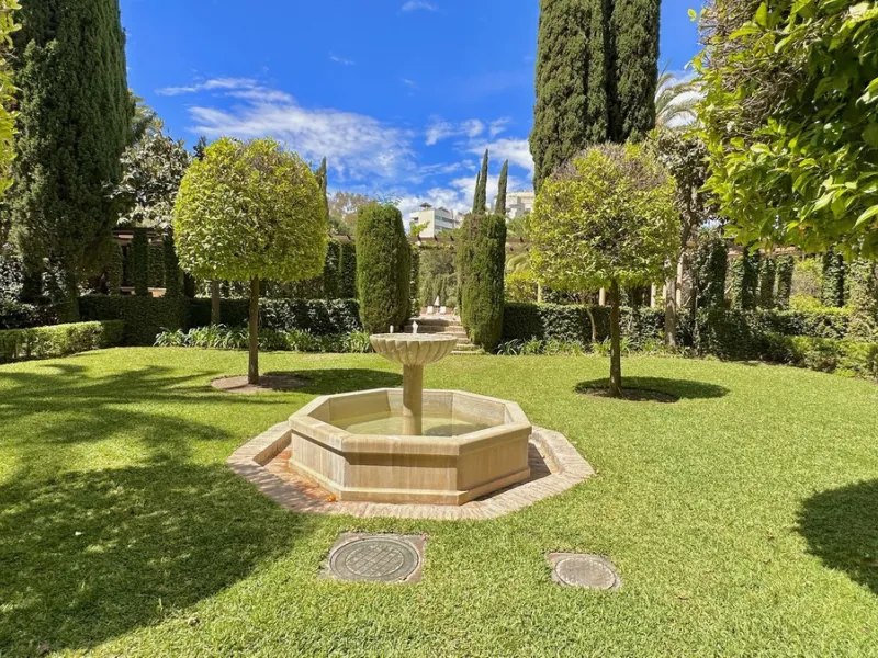 Apartment - Middle Floor Apartment в продаже в Marbella, Málaga. В доме 3 спален и 3 ванных комнат. Площадь дома 190 м²