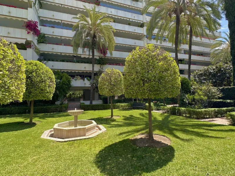 Apartment - Middle Floor Apartment в продаже в Marbella, Málaga. В доме 3 спален и 3 ванных комнат. Площадь дома 190 м²
