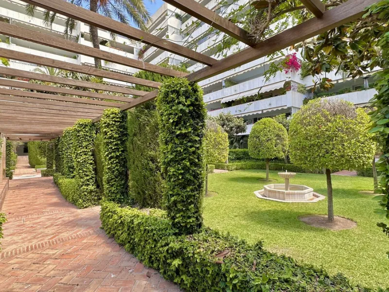 Apartment - Middle Floor Apartment в продаже в Marbella, Málaga. В доме 3 спален и 3 ванных комнат. Площадь дома 190 м²
