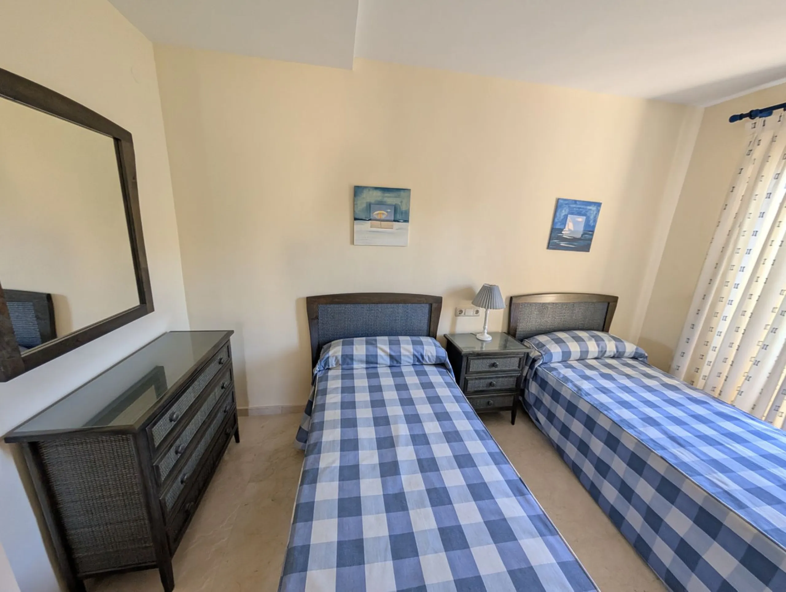 Apartment - Middle Floor Apartment в продаже в Marbella, Málaga. В доме 3 спален и 2 ванных комнат. Площадь дома 162 м²