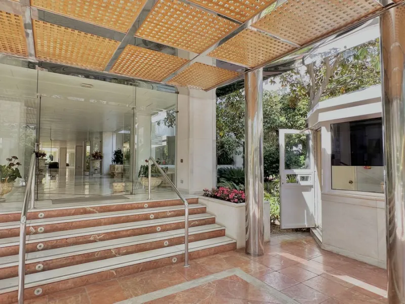 Apartment - Middle Floor Apartment в продаже в Marbella, Málaga. В доме 3 спален и 3 ванных комнат. Площадь дома 190 м²