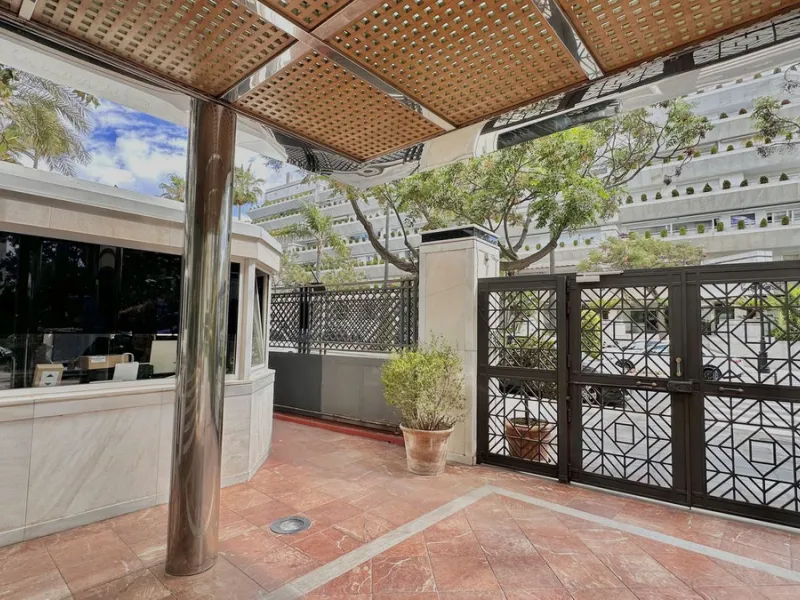 Apartment - Middle Floor Apartment в продаже в Marbella, Málaga. В доме 3 спален и 3 ванных комнат. Площадь дома 190 м²