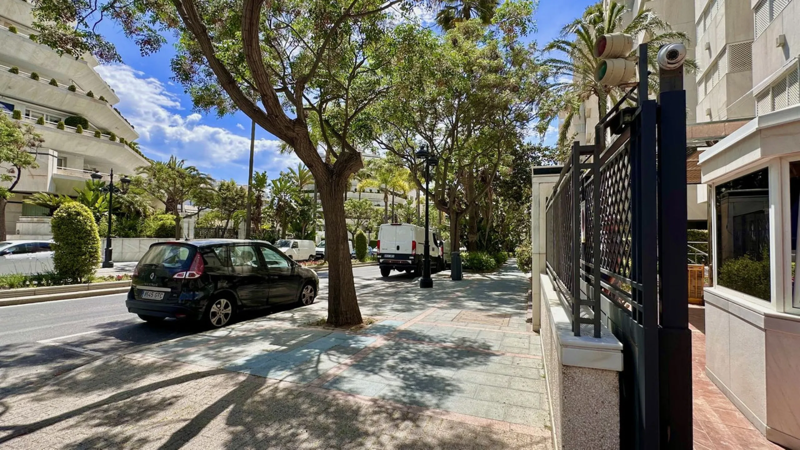 Apartment - Middle Floor Apartment в продаже в Marbella, Málaga. В доме 3 спален и 3 ванных комнат. Площадь дома 190 м²