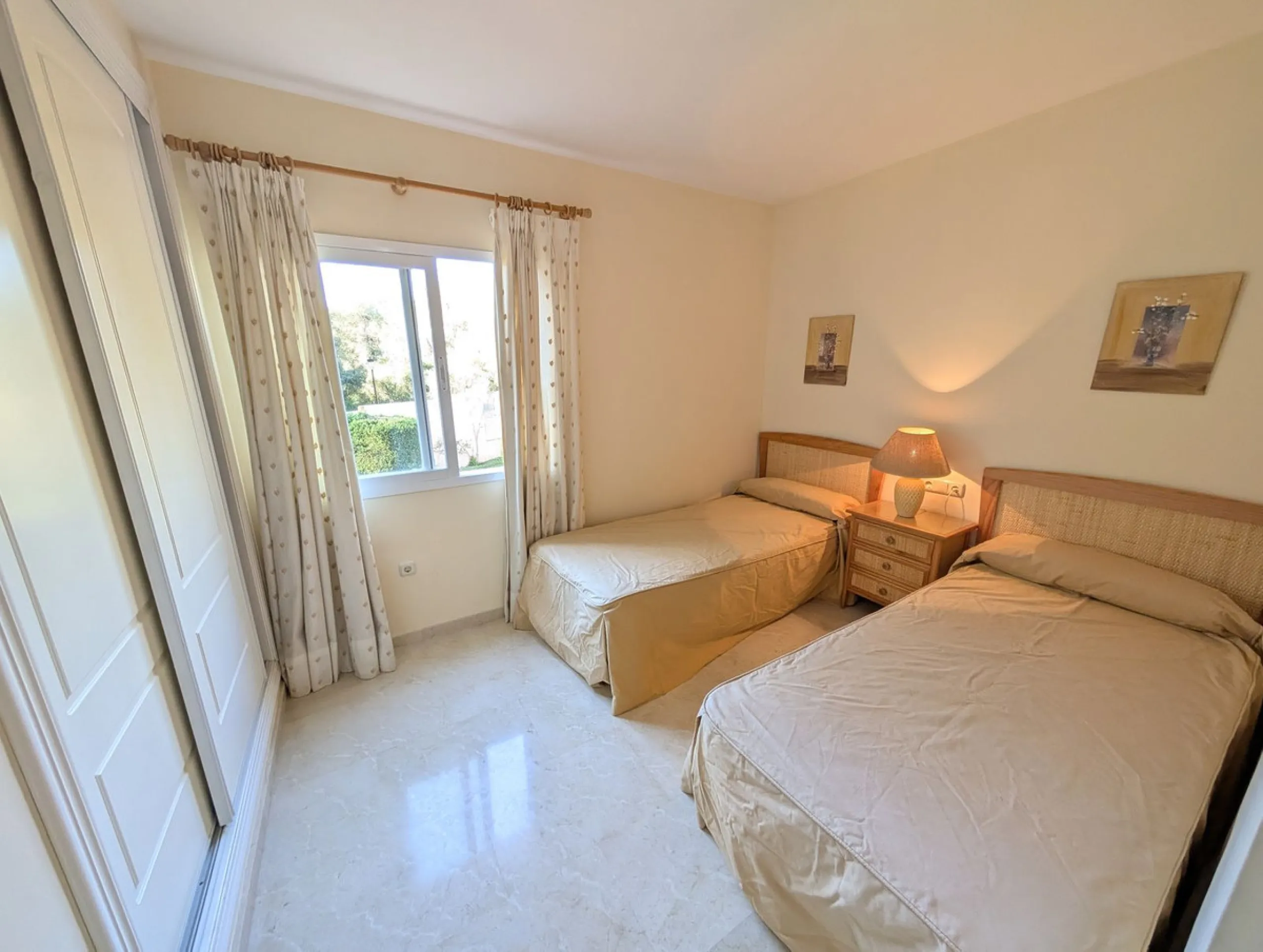 Apartment - Middle Floor Apartment в продаже в Marbella, Málaga. В доме 3 спален и 2 ванных комнат. Площадь дома 162 м²