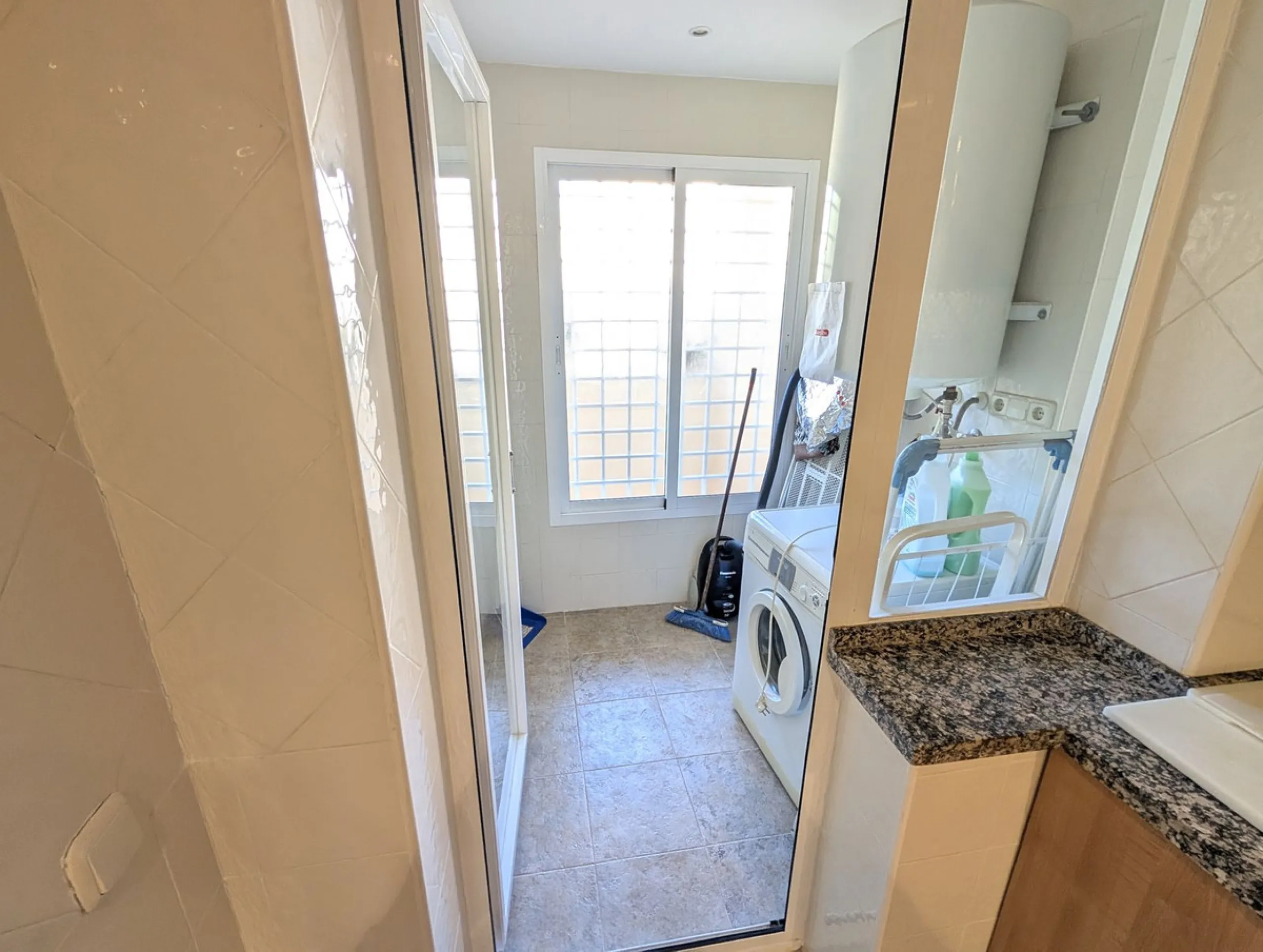 Apartment - Middle Floor Apartment в продаже в Marbella, Málaga. В доме 3 спален и 2 ванных комнат. Площадь дома 162 м²