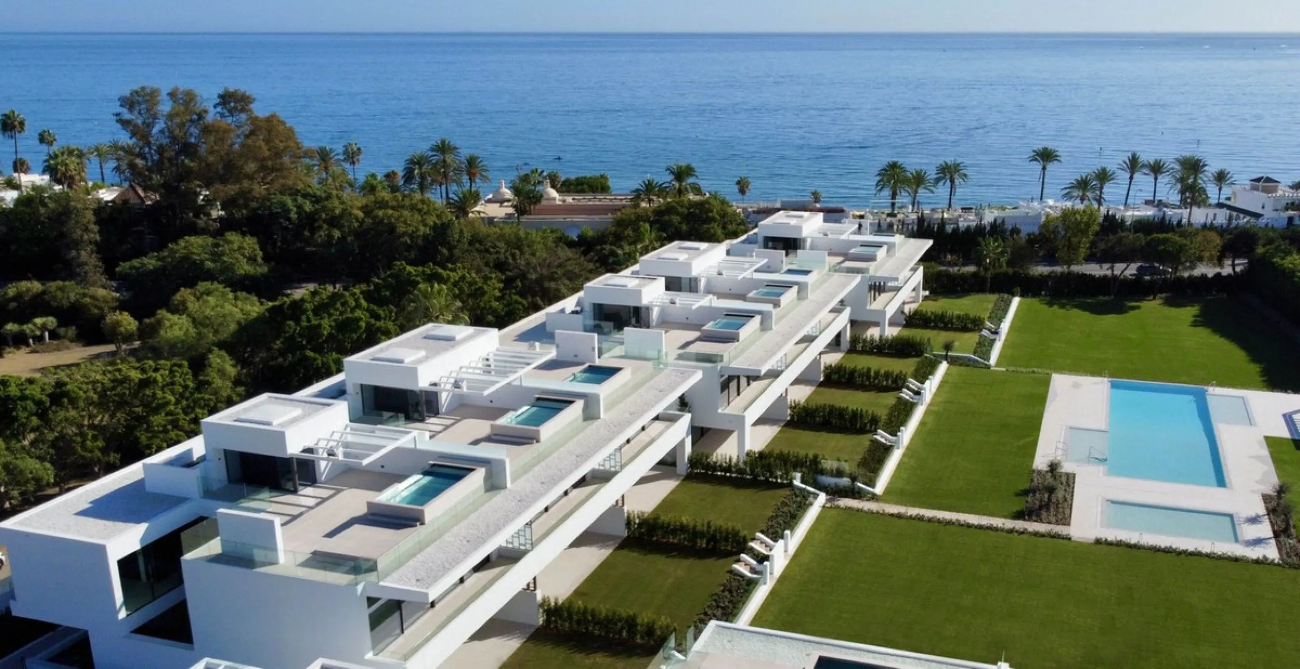 This magnificent Viila is located in a gated and secured residence of 12 Villas on the luxurious Marbella Golden Mile.