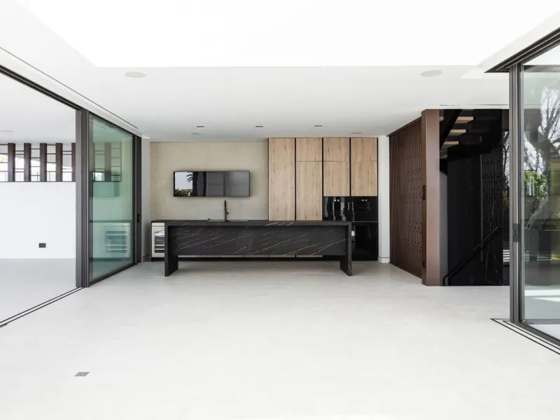 This magnificent Viila is located in a gated and secured residence of 12 Villas on the luxurious Marbella Golden Mile.