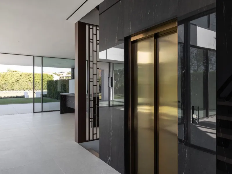 This magnificent Viila is located in a gated and secured residence of 12 Villas on the luxurious Marbella Golden Mile.