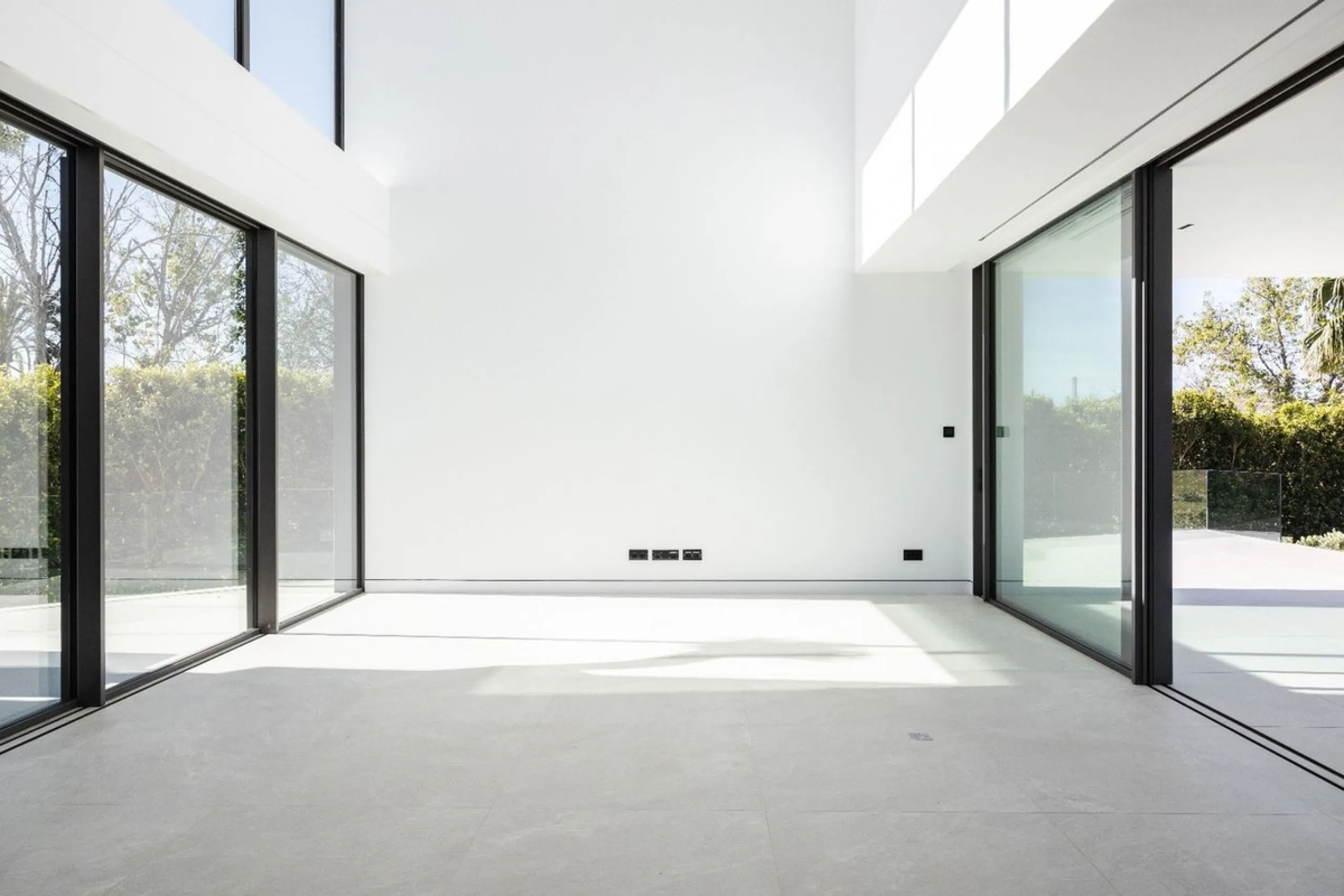 This magnificent Viila is located in a gated and secured residence of 12 Villas on the luxurious Marbella Golden Mile.
