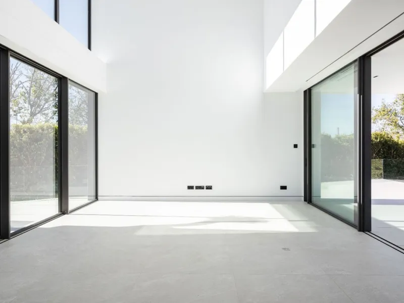This magnificent Viila is located in a gated and secured residence of 12 Villas on the luxurious Marbella Golden Mile.