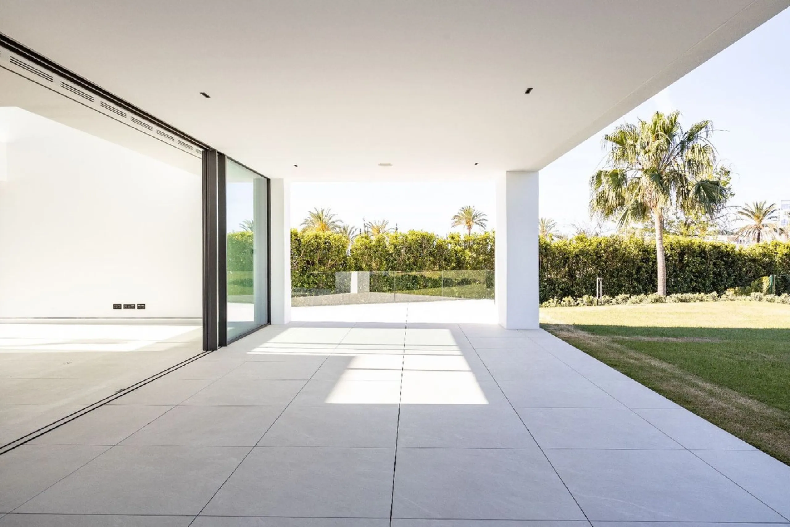 This magnificent Viila is located in a gated and secured residence of 12 Villas on the luxurious Marbella Golden Mile.
