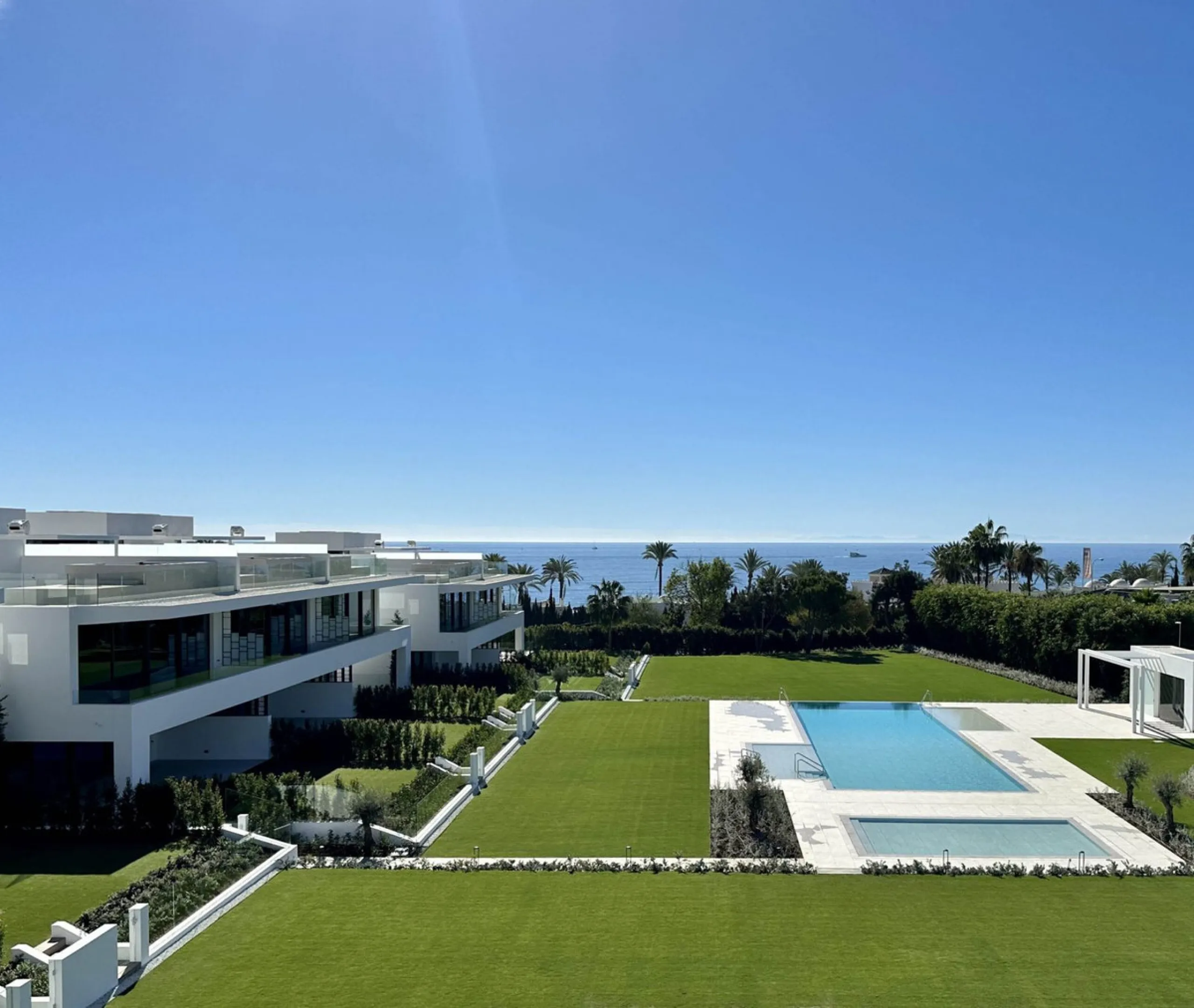 This magnificent Viila is located in a gated and secured residence of 12 Villas on the luxurious Marbella Golden Mile.