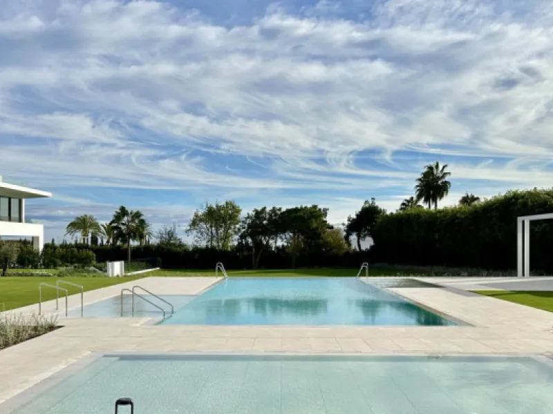 This magnificent Viila is located in a gated and secured residence of 12 Villas on the luxurious Marbella Golden Mile.