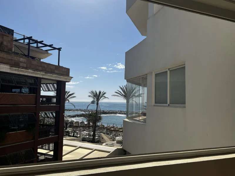 Apartment on the seafront, located in La Herradura de Banus, with direct access to the beach and spectacular views of the Mediterranean Sea, in the heart of Puerto Banus.