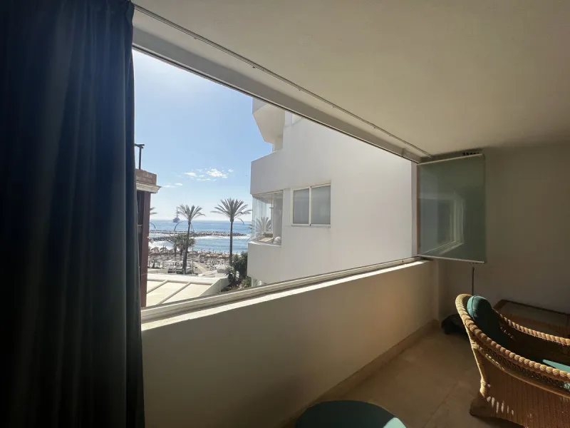Apartment on the seafront, located in La Herradura de Banus, with direct access to the beach and spectacular views of the Mediterranean Sea, in the heart of Puerto Banus.