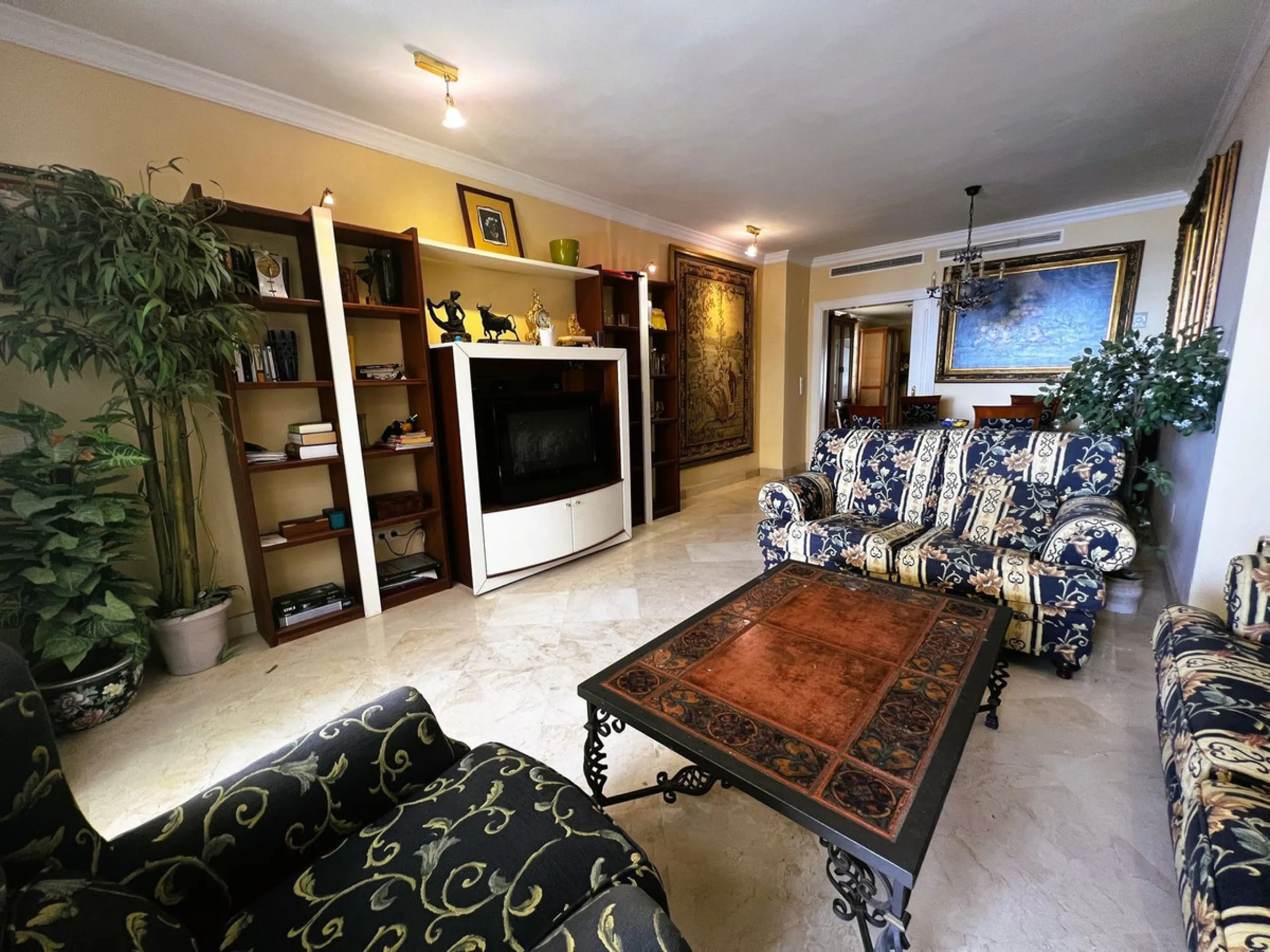 Apartment on the seafront, located in La Herradura de Banus, with direct access to the beach and spectacular views of the Mediterranean Sea, in the heart of Puerto Banus.