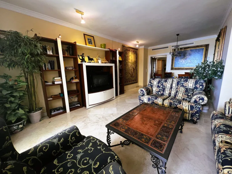 Apartment on the seafront, located in La Herradura de Banus, with direct access to the beach and spectacular views of the Mediterranean Sea, in the heart of Puerto Banus.