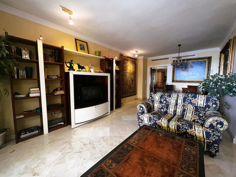 Apartment on the seafront, located in La Herradura de Banus, with direct access to the beach and spectacular views of the Mediterranean Sea, in the heart of Puerto Banus.