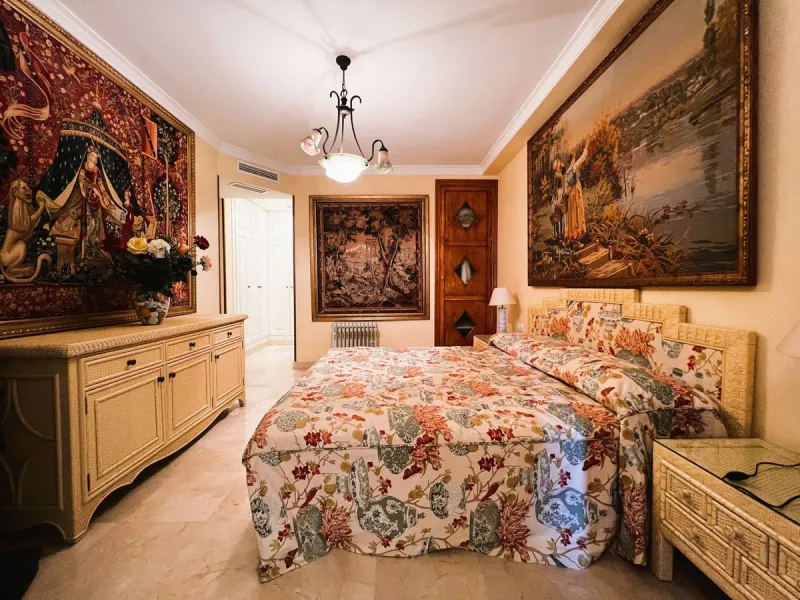 Apartment on the seafront, located in La Herradura de Banus, with direct access to the beach and spectacular views of the Mediterranean Sea, in the heart of Puerto Banus.