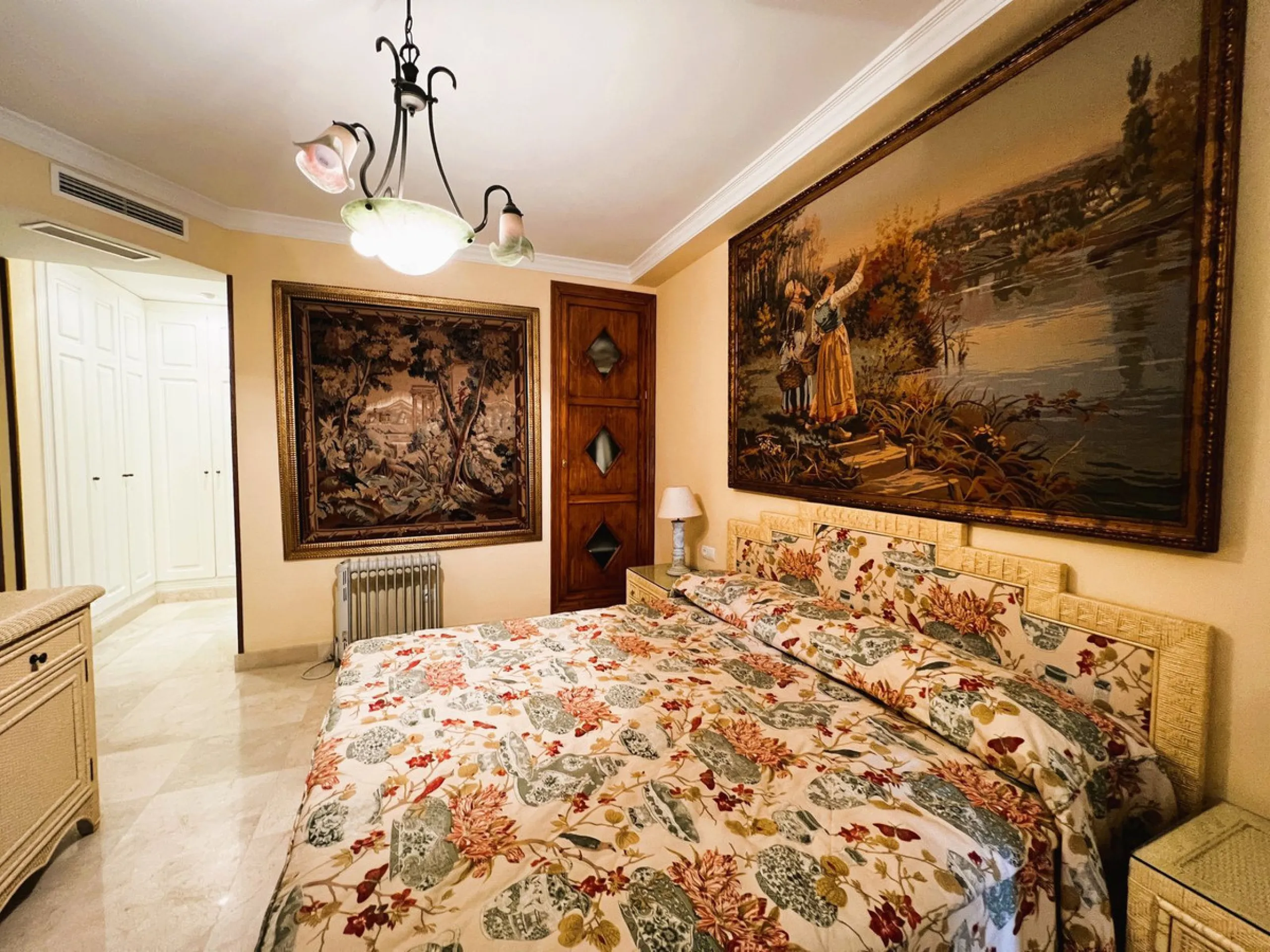 Apartment on the seafront, located in La Herradura de Banus, with direct access to the beach and spectacular views of the Mediterranean Sea, in the heart of Puerto Banus.