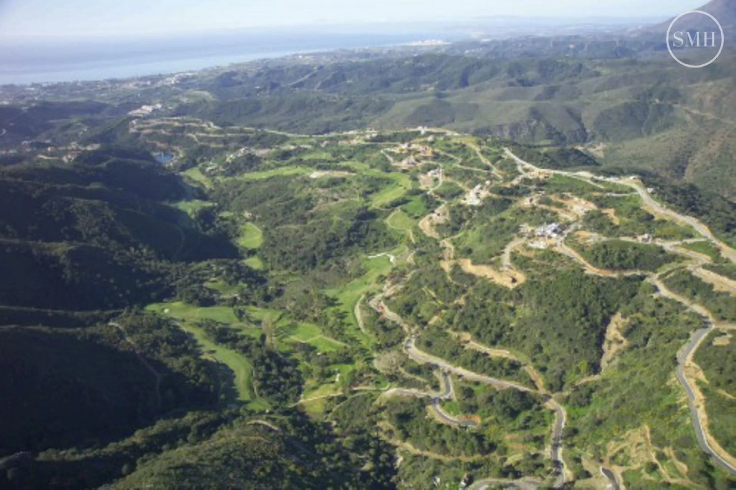 Plot with project for a luxury villa in Urb Monte Mayor near the picturesque town of Benahavis.