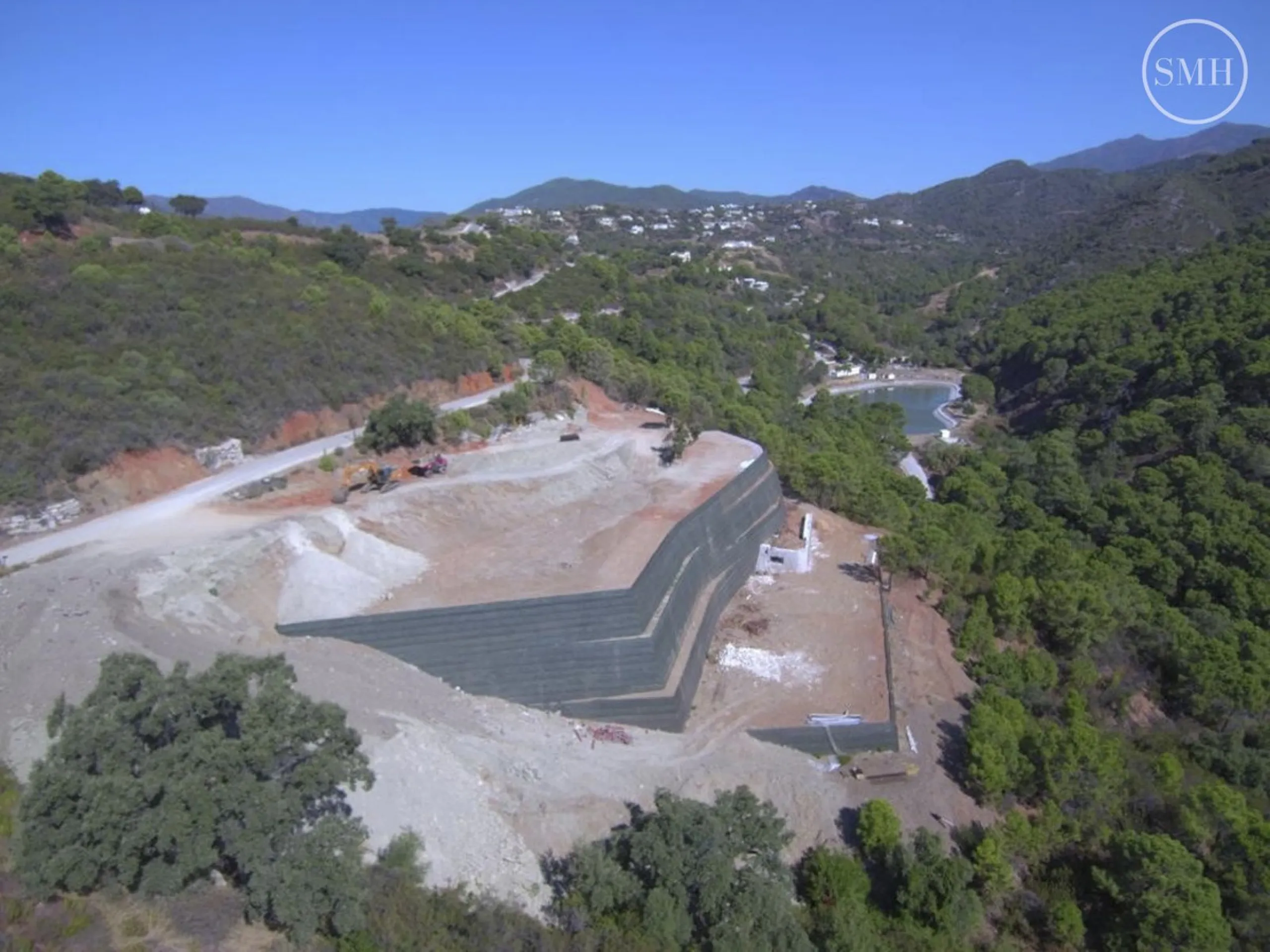 Plot with project for a luxury villa in Urb Monte Mayor near the picturesque town of Benahavis.