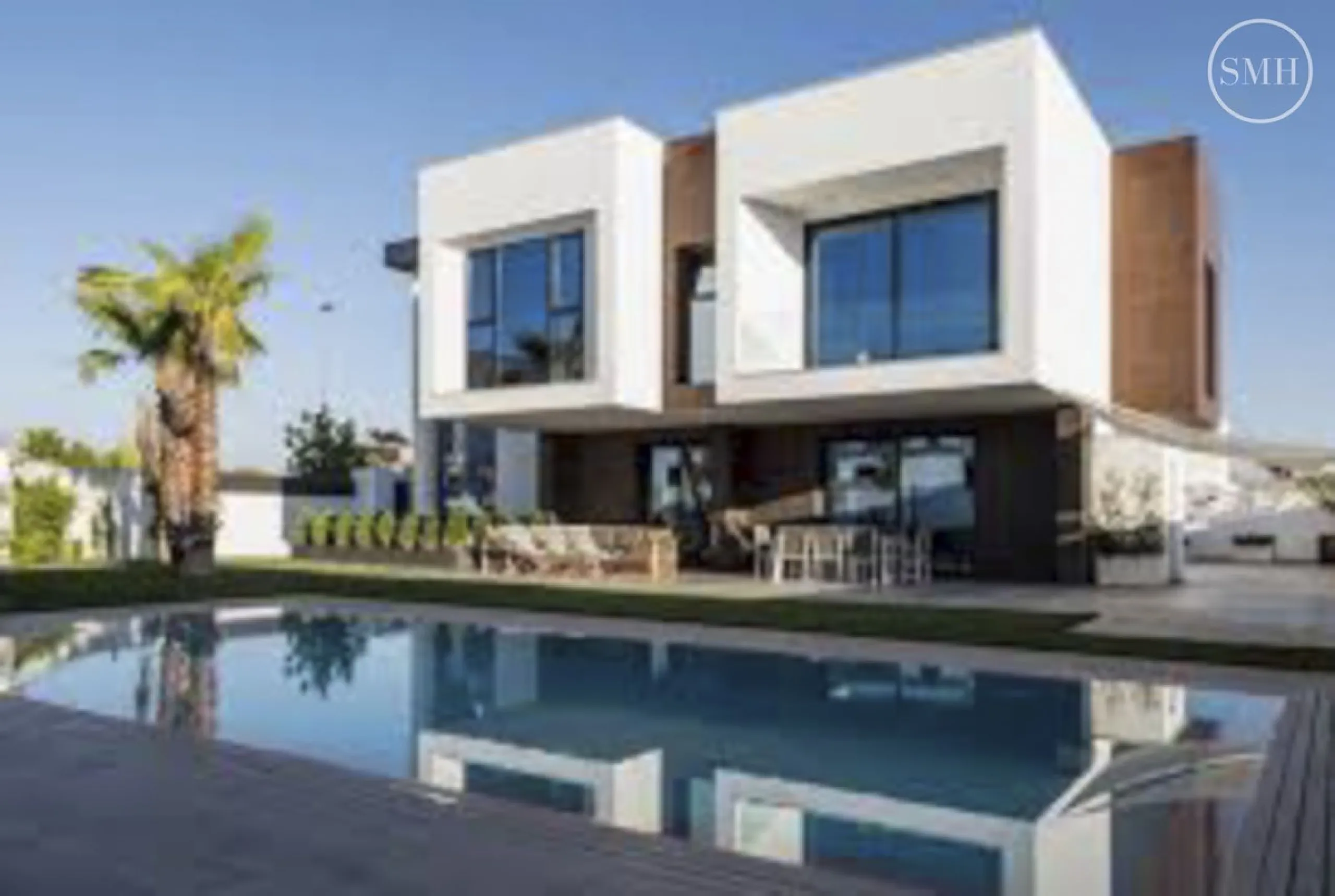 Plot with project for a luxury villa in Urb Monte Mayor near the picturesque town of Benahavis.