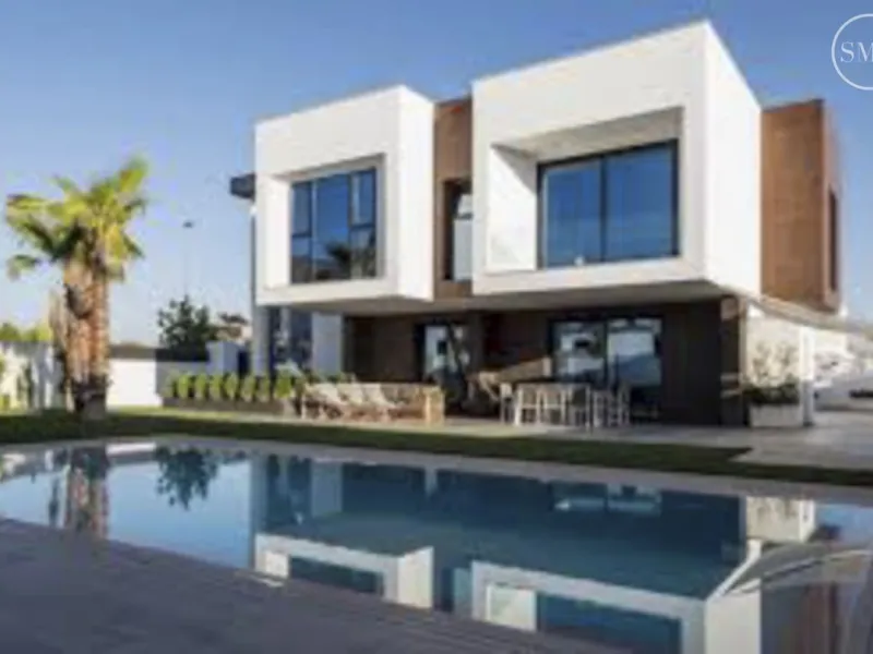 Plot with project for a luxury villa in Urb Monte Mayor near the picturesque town of Benahavis.