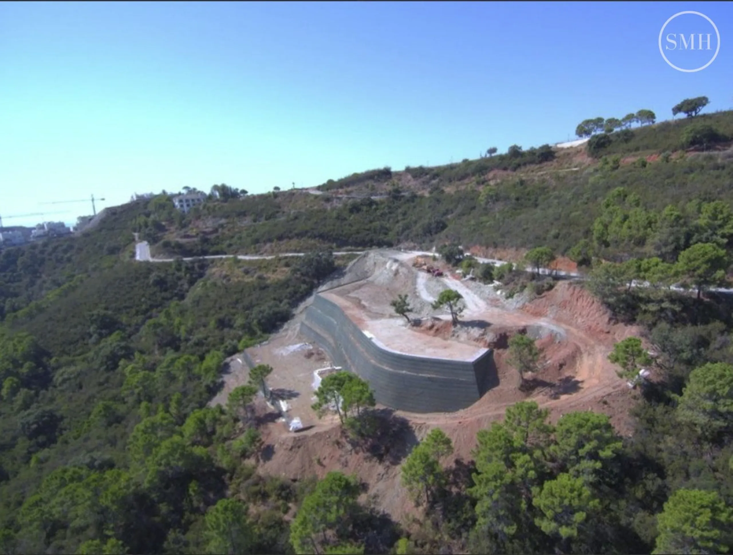 Plot with project for a luxury villa in Urb Monte Mayor near the picturesque town of Benahavis.