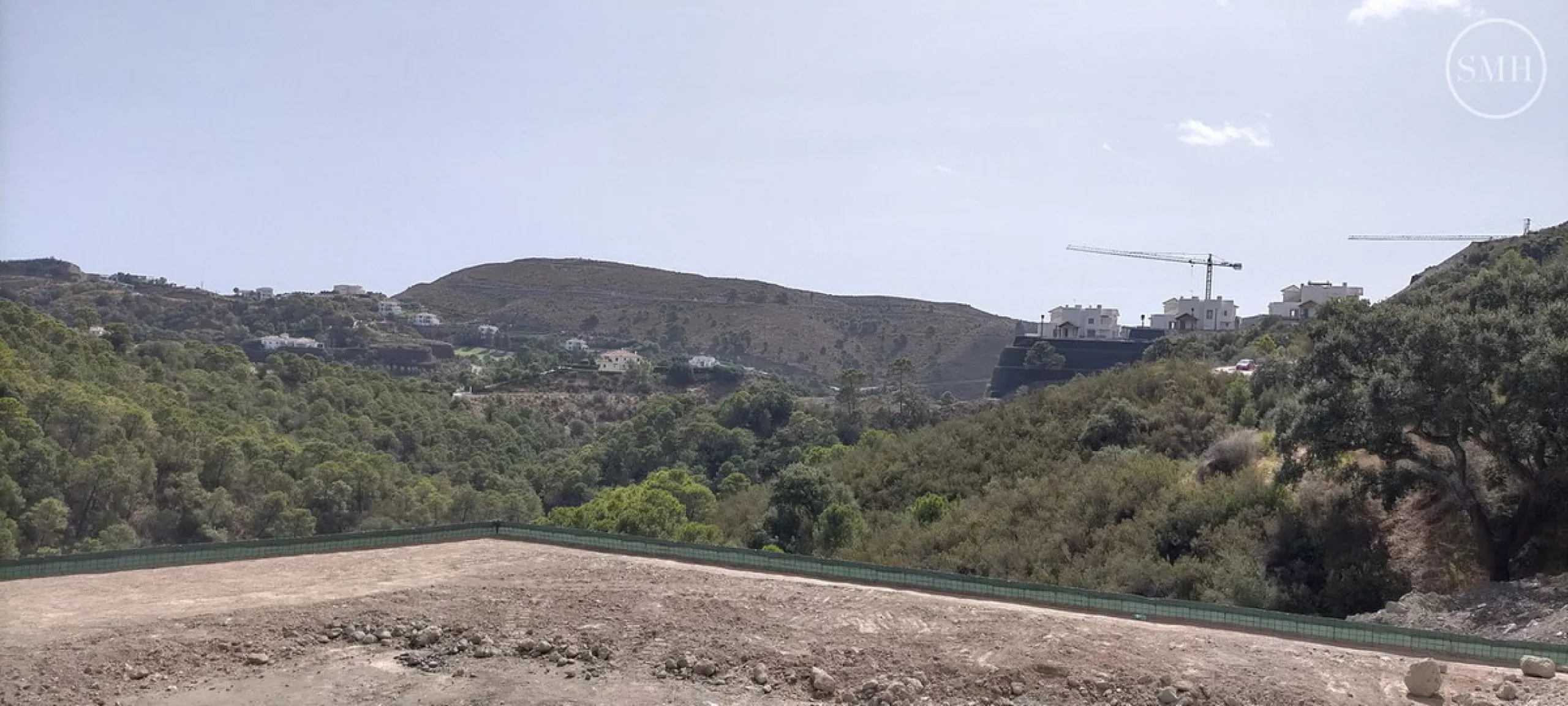 Plot with project for a luxury villa in Urb Monte Mayor near the picturesque town of Benahavis.