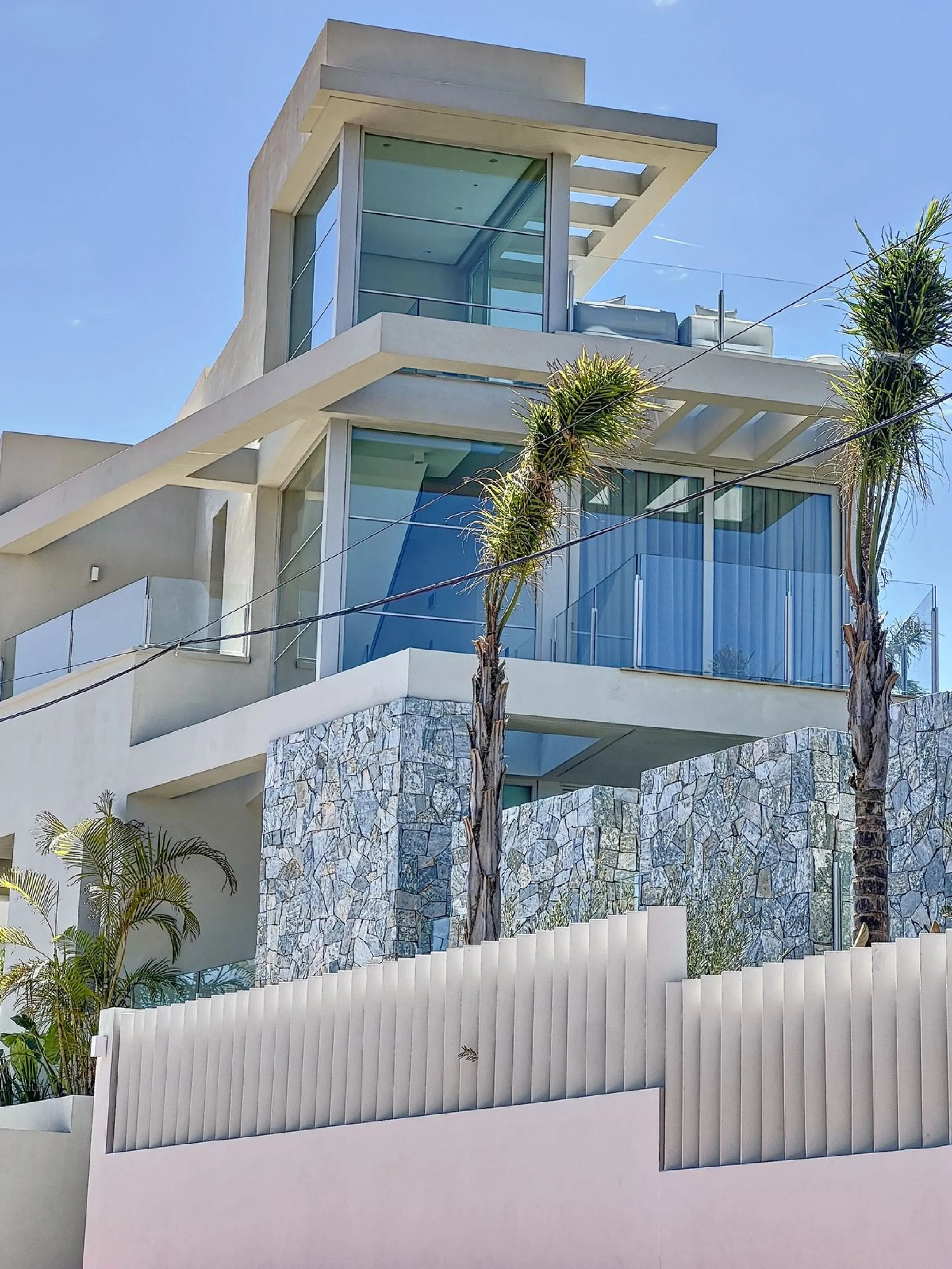 House - Detached Villa в продаже в Marbella, Málaga. В доме 4 спален и 4 ванных комнат. Площадь дома 264 м²