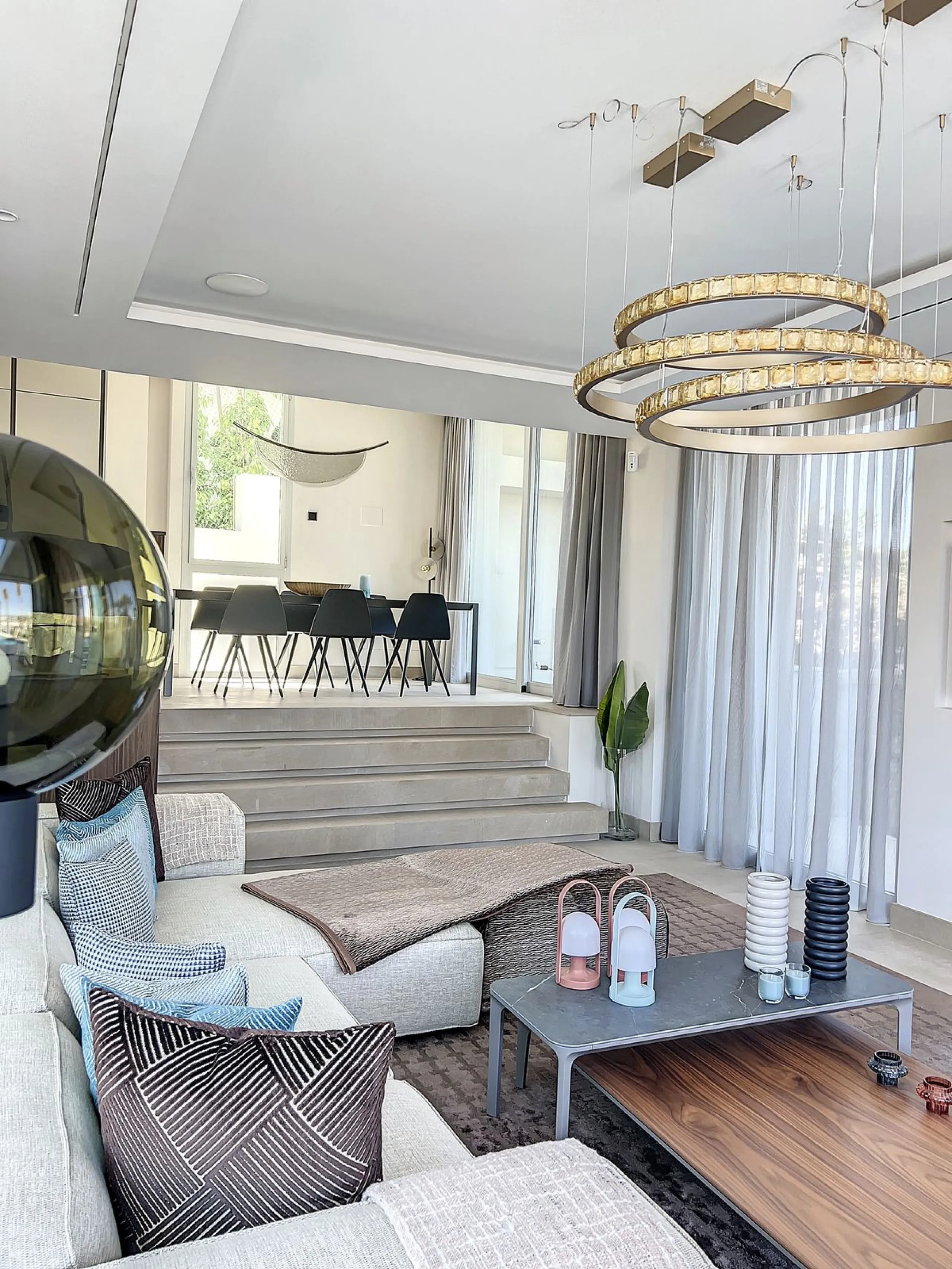 House - Detached Villa в продаже в Marbella, Málaga. В доме 4 спален и 4 ванных комнат. Площадь дома 264 м²