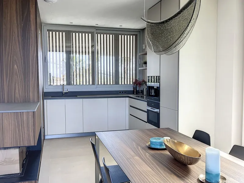 House - Detached Villa в продаже в Marbella, Málaga. В доме 4 спален и 4 ванных комнат. Площадь дома 264 м²