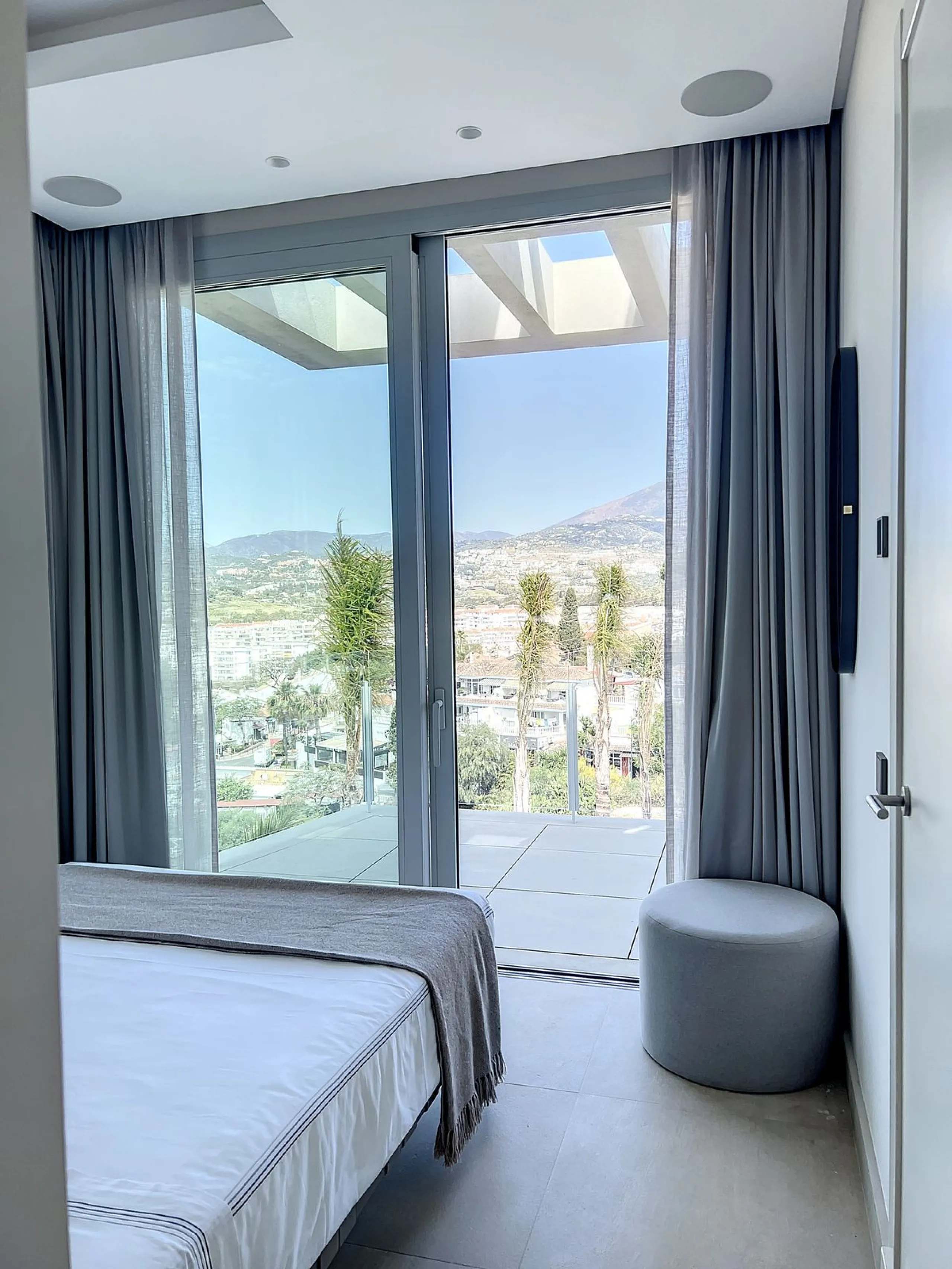 House - Detached Villa в продаже в Marbella, Málaga. В доме 4 спален и 4 ванных комнат. Площадь дома 264 м²