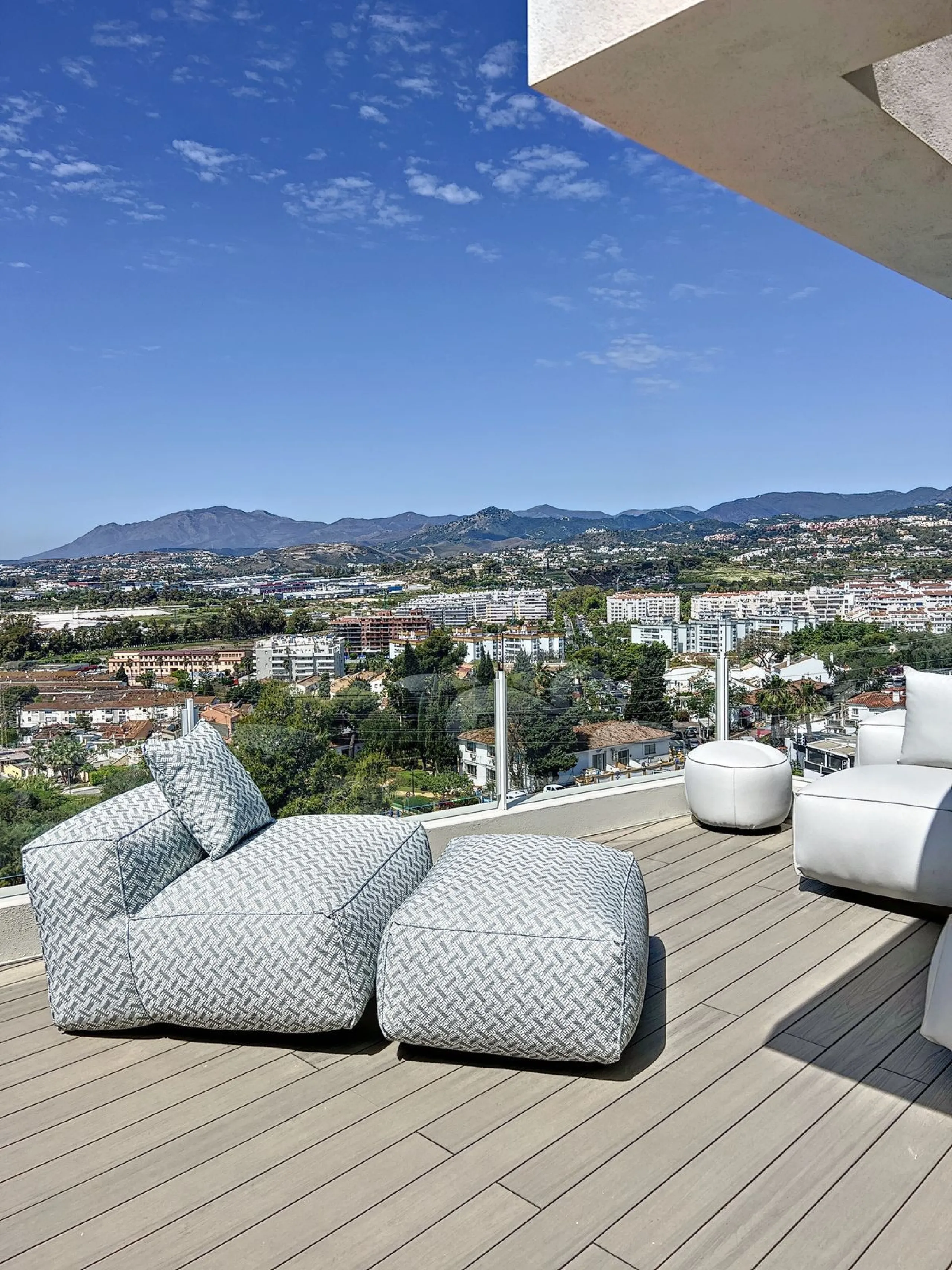 House - Detached Villa в продаже в Marbella, Málaga. В доме 4 спален и 4 ванных комнат. Площадь дома 264 м²