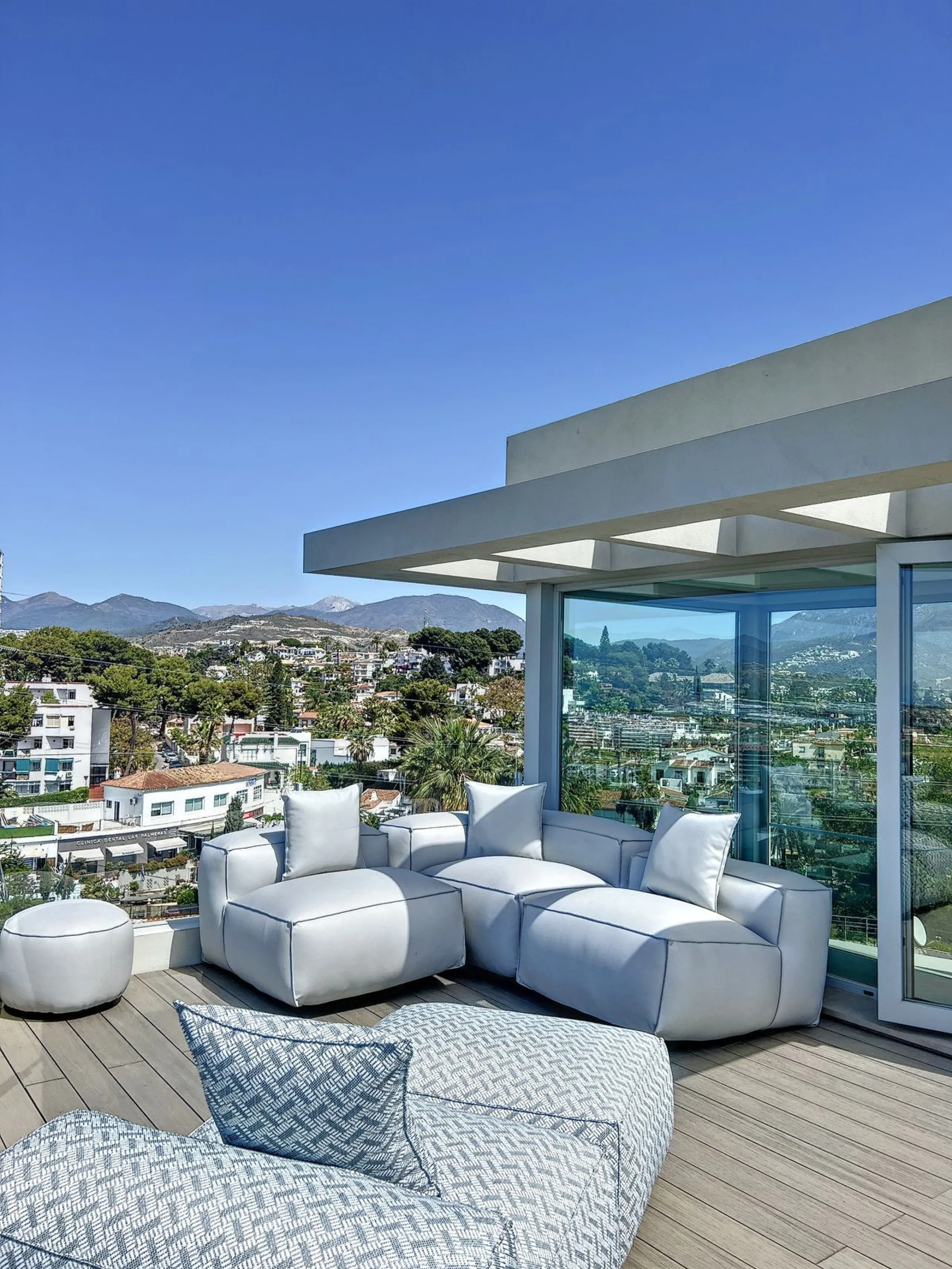 House - Detached Villa в продаже в Marbella, Málaga. В доме 4 спален и 4 ванных комнат. Площадь дома 264 м²