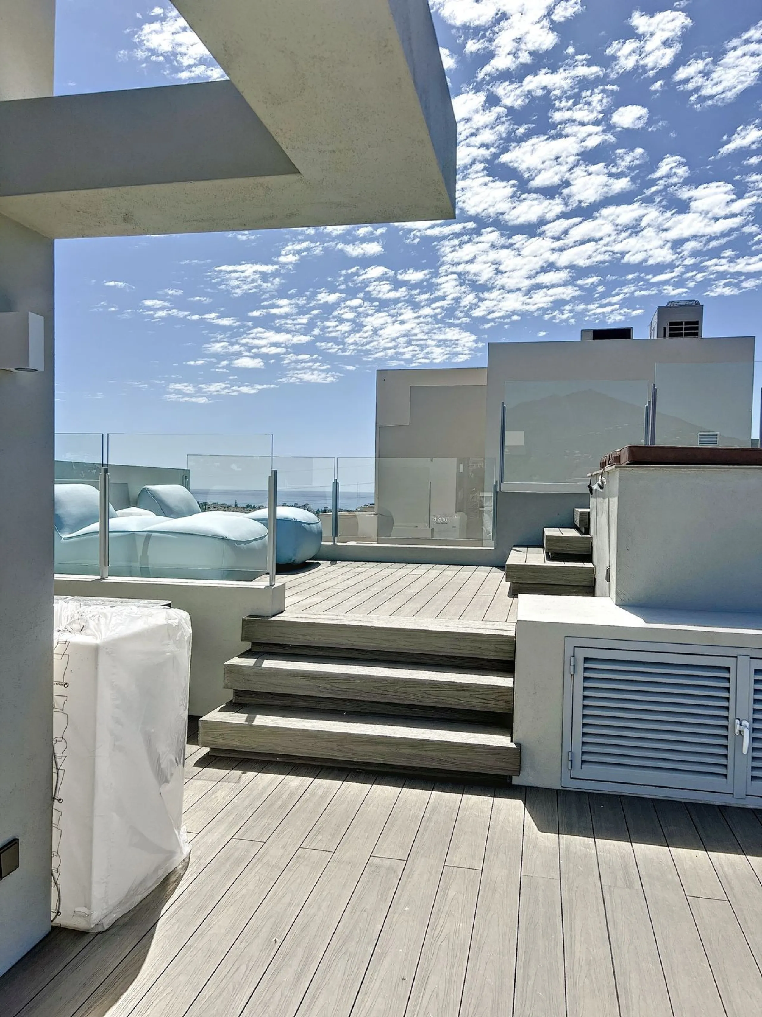 House - Detached Villa в продаже в Marbella, Málaga. В доме 4 спален и 4 ванных комнат. Площадь дома 264 м²