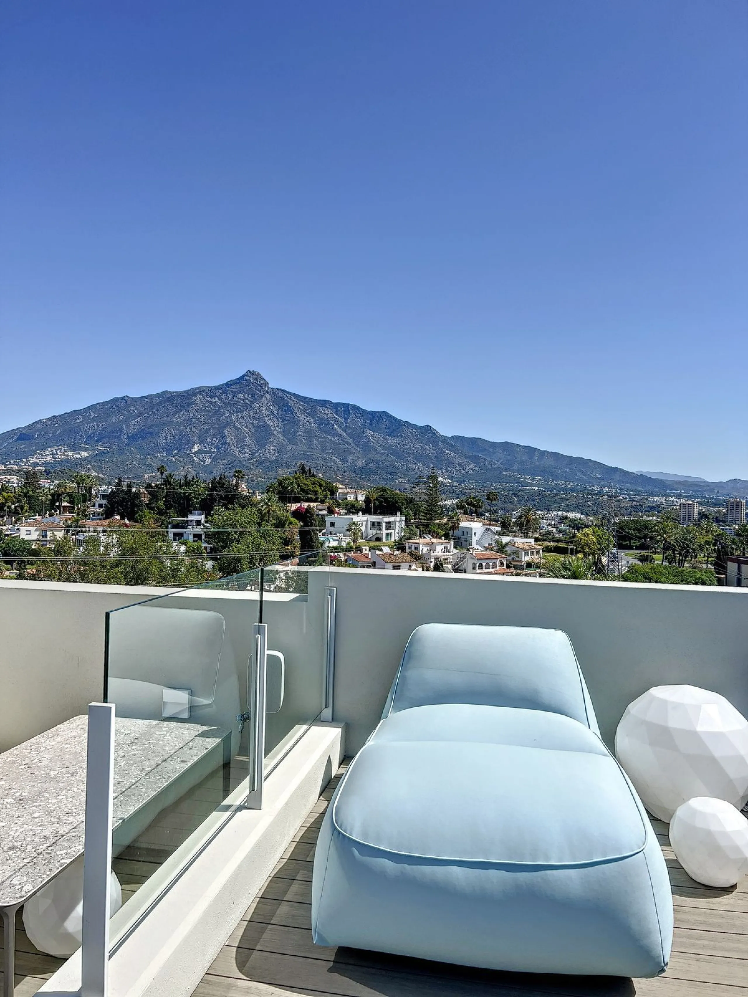 House - Detached Villa в продаже в Marbella, Málaga. В доме 4 спален и 4 ванных комнат. Площадь дома 264 м²