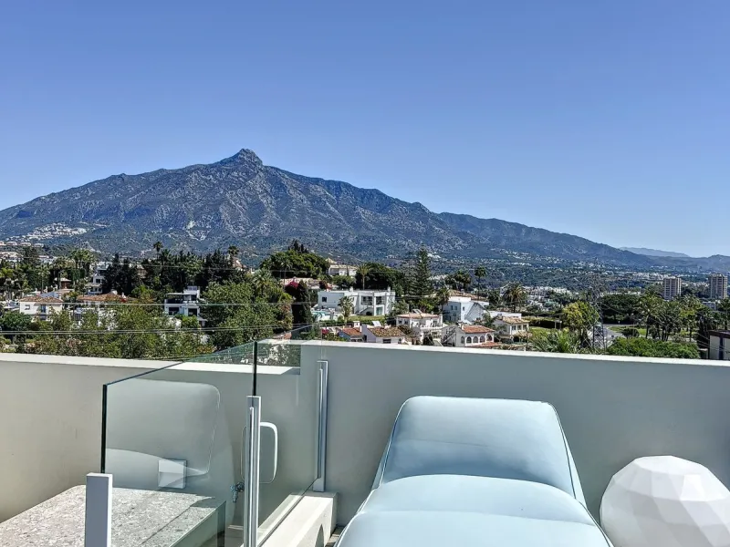 House - Detached Villa в продаже в Marbella, Málaga. В доме 4 спален и 4 ванных комнат. Площадь дома 264 м²