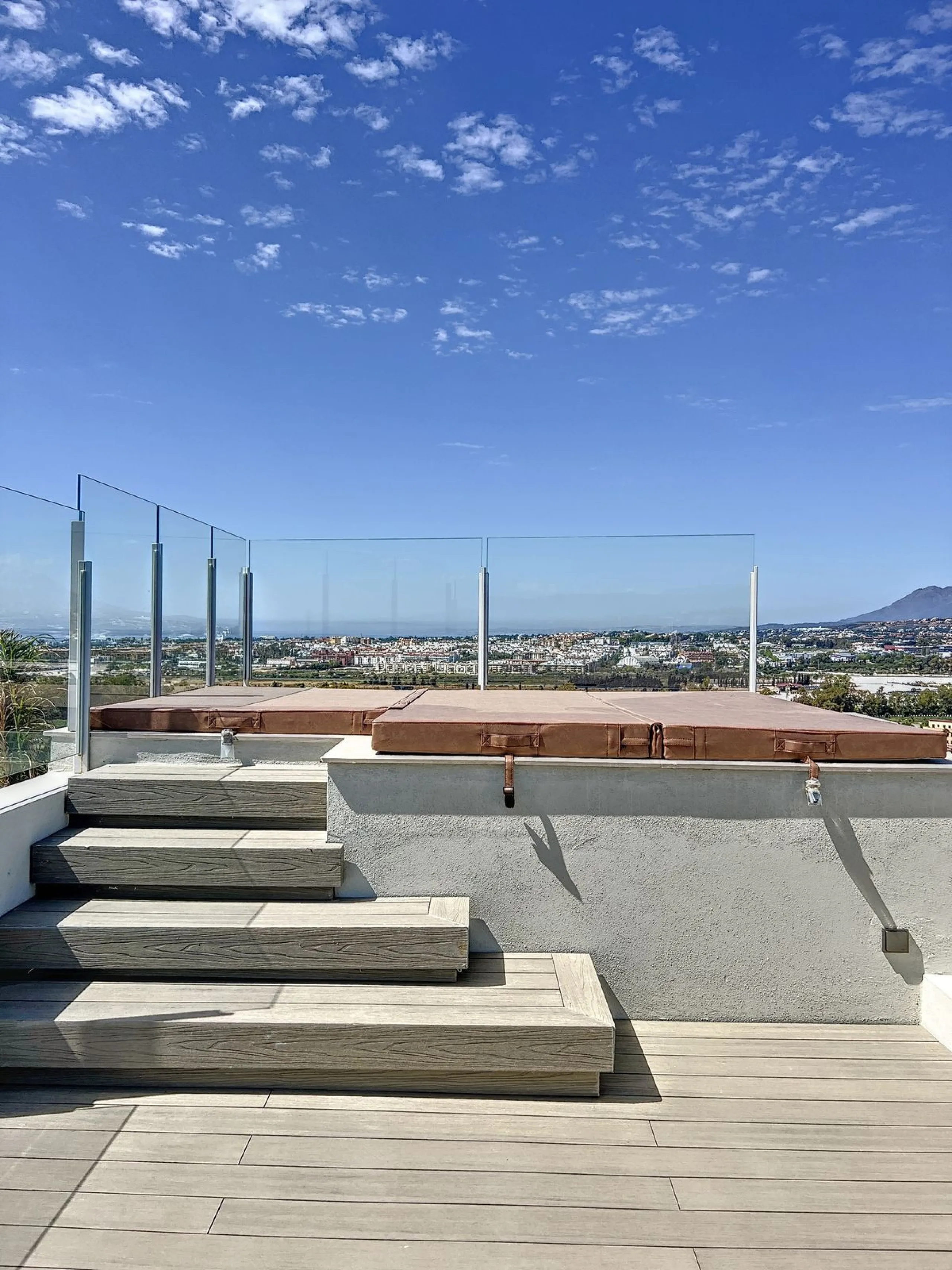 House - Detached Villa в продаже в Marbella, Málaga. В доме 4 спален и 4 ванных комнат. Площадь дома 264 м²
