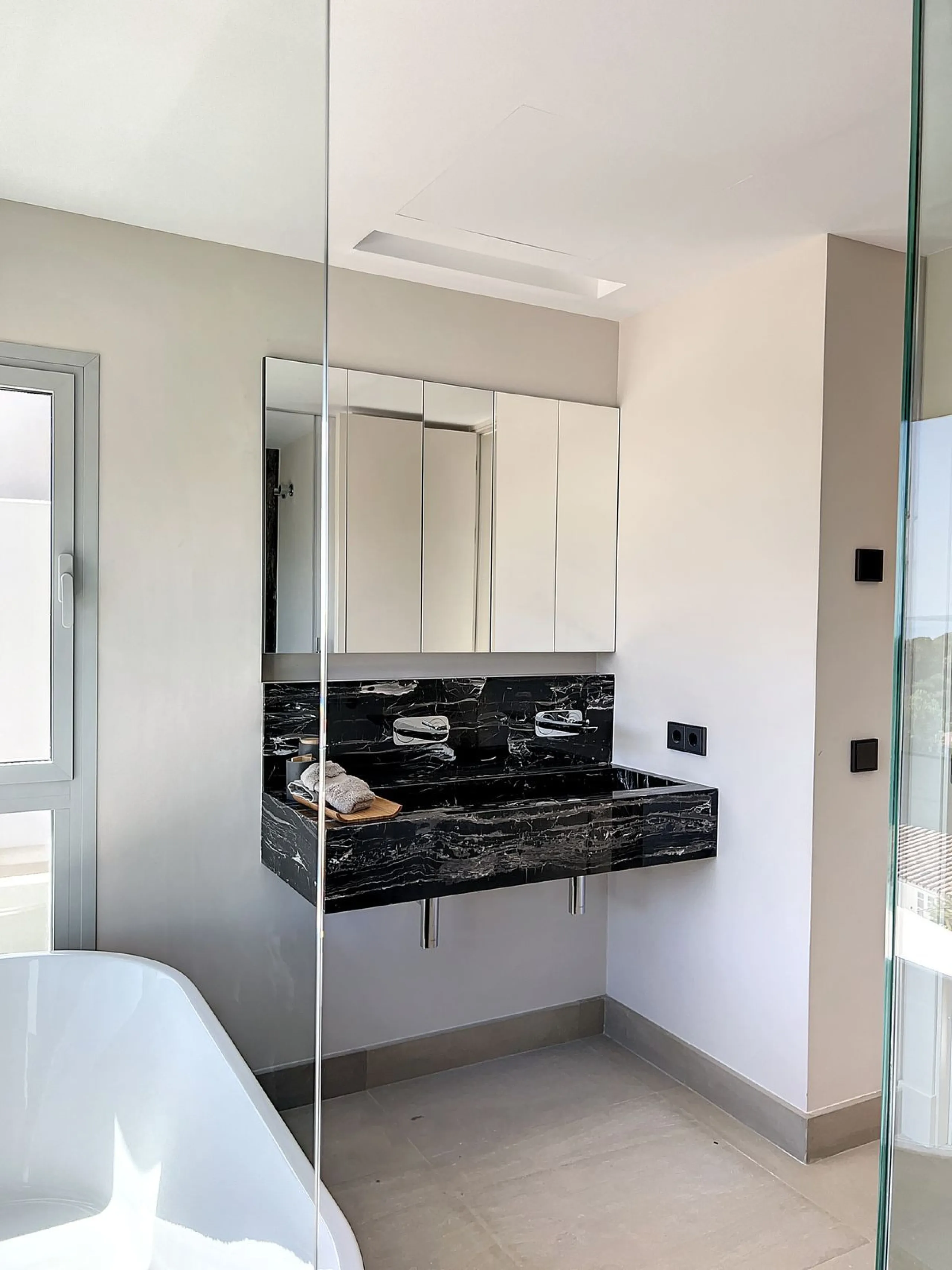House - Detached Villa в продаже в Marbella, Málaga. В доме 4 спален и 4 ванных комнат. Площадь дома 264 м²