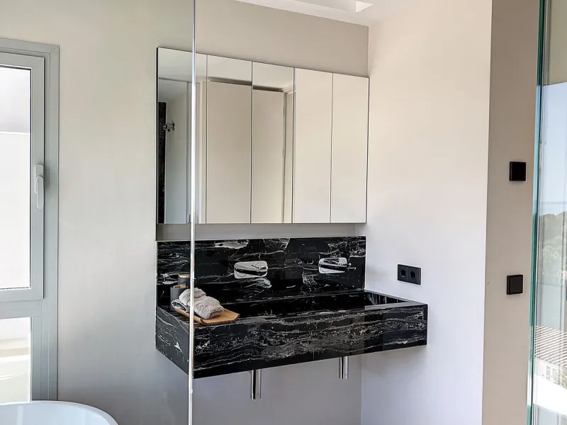 House - Detached Villa в продаже в Marbella, Málaga. В доме 4 спален и 4 ванных комнат. Площадь дома 264 м²