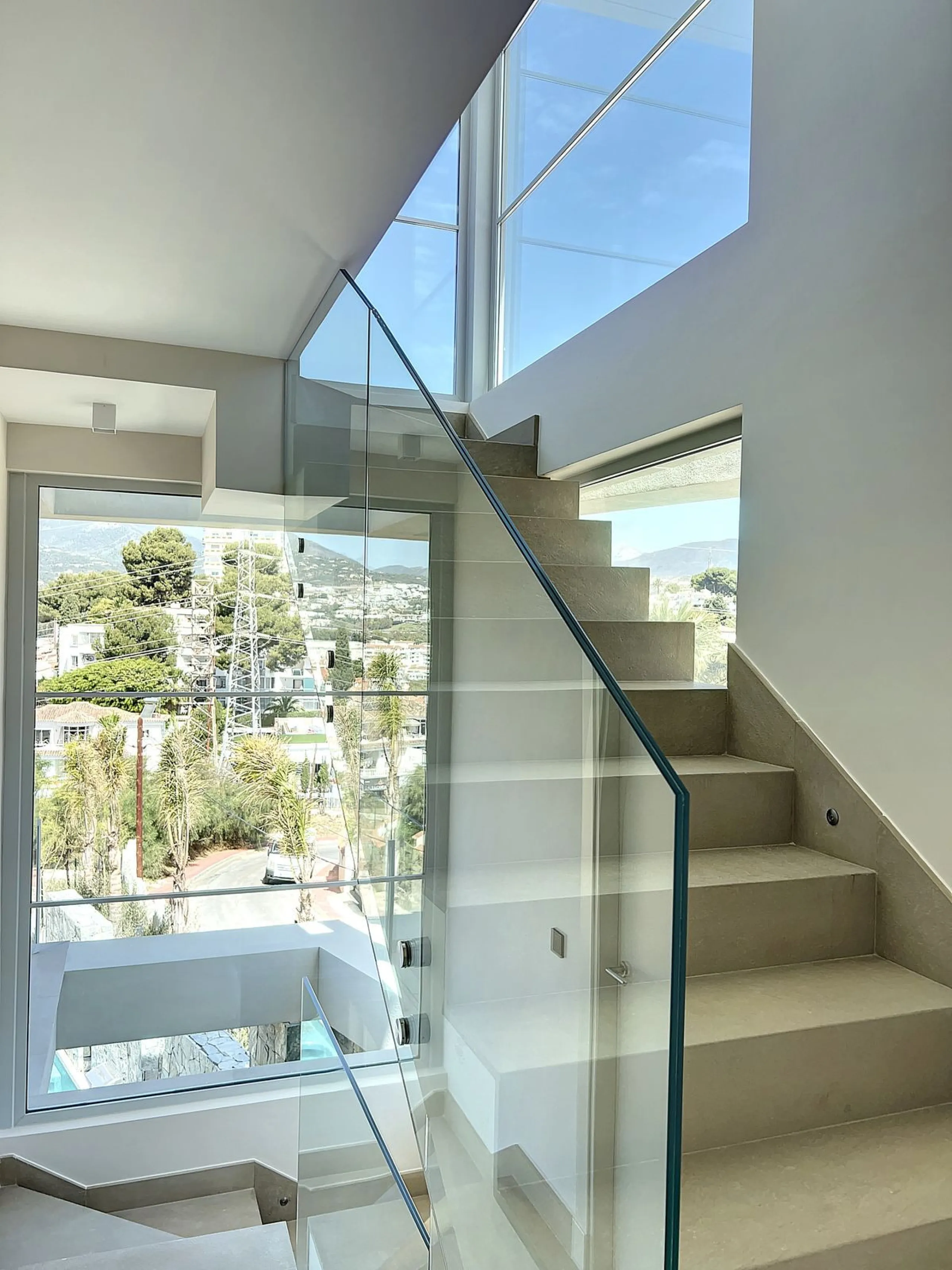 House - Detached Villa в продаже в Marbella, Málaga. В доме 4 спален и 4 ванных комнат. Площадь дома 264 м²