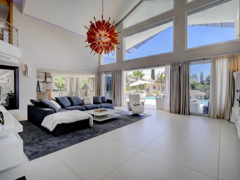 This stunning 5 bedroom villa is now for sale in the exclusive Golf Valley area of Nueva Andalucía. Nestled in a beautiful residential enclave overlooking the popular Los Naranjos Golf course, this modern villa is the epitome of chic living. Offering 5 la