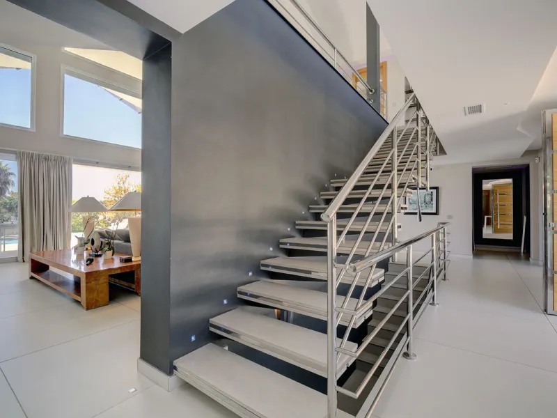 This stunning 5 bedroom villa is now for sale in the exclusive Golf Valley area of Nueva Andalucía. Nestled in a beautiful residential enclave overlooking the popular Los Naranjos Golf course, this modern villa is the epitome of chic living. Offering 5 la