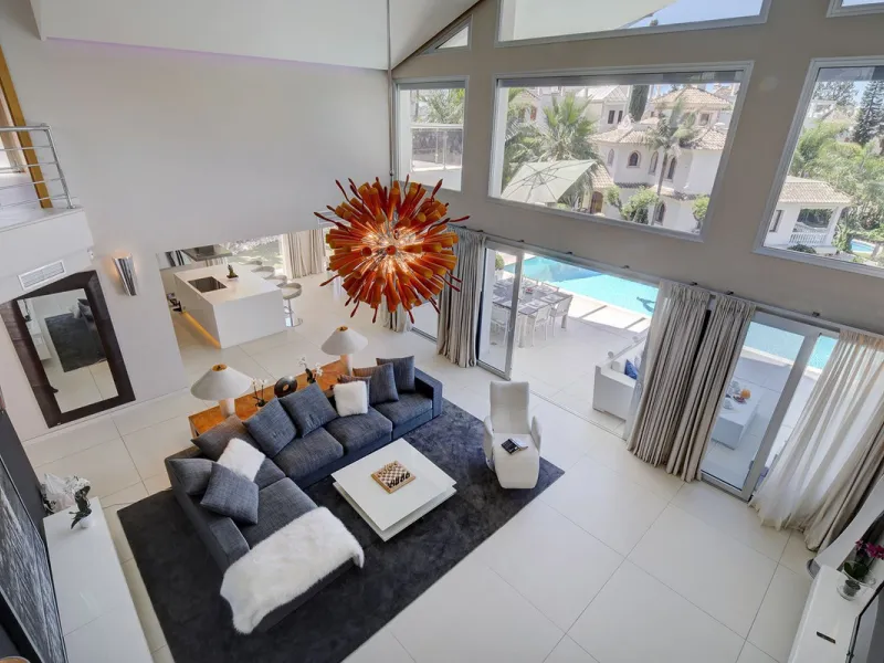 This stunning 5 bedroom villa is now for sale in the exclusive Golf Valley area of Nueva Andalucía. Nestled in a beautiful residential enclave overlooking the popular Los Naranjos Golf course, this modern villa is the epitome of chic living. Offering 5 la
