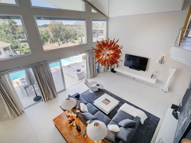 This stunning 5 bedroom villa is now for sale in the exclusive Golf Valley area of Nueva Andalucía. Nestled in a beautiful residential enclave overlooking the popular Los Naranjos Golf course, this modern villa is the epitome of chic living. Offering 5 la