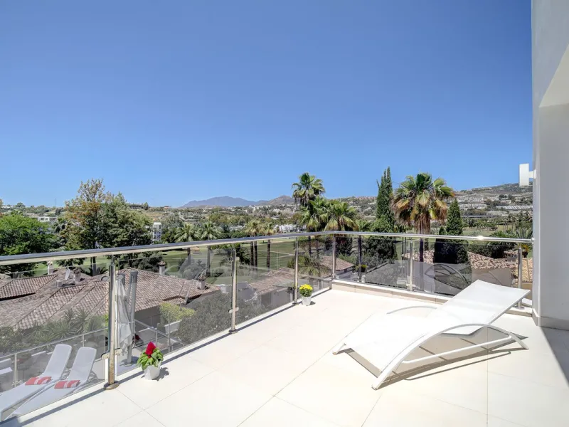 This stunning 5 bedroom villa is now for sale in the exclusive Golf Valley area of Nueva Andalucía. Nestled in a beautiful residential enclave overlooking the popular Los Naranjos Golf course, this modern villa is the epitome of chic living. Offering 5 la