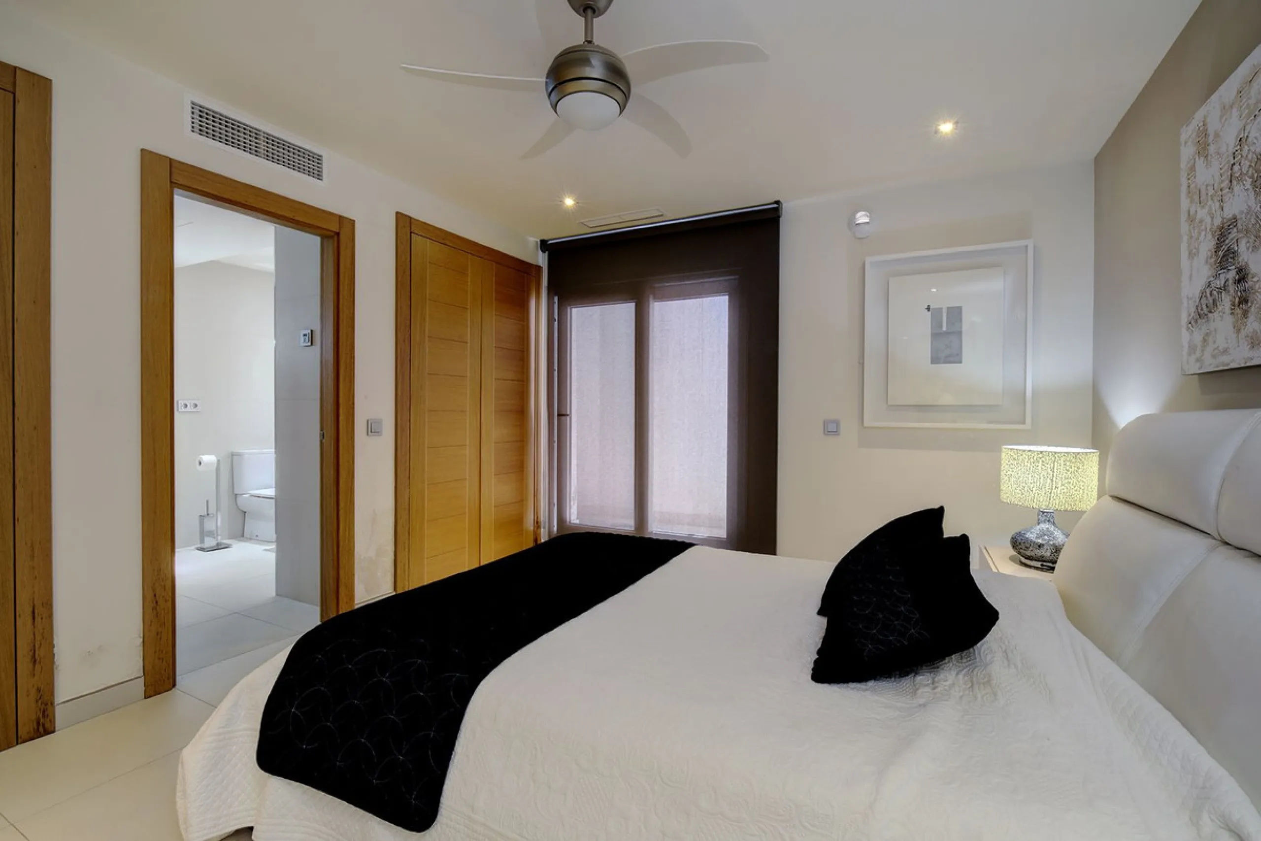 This stunning 5 bedroom villa is now for sale in the exclusive Golf Valley area of Nueva Andalucía. Nestled in a beautiful residential enclave overlooking the popular Los Naranjos Golf course, this modern villa is the epitome of chic living. Offering 5 la