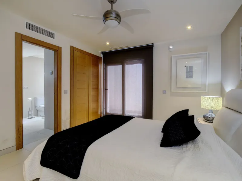 This stunning 5 bedroom villa is now for sale in the exclusive Golf Valley area of Nueva Andalucía. Nestled in a beautiful residential enclave overlooking the popular Los Naranjos Golf course, this modern villa is the epitome of chic living. Offering 5 la